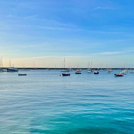 Barcelona Villa Holyhead Dış mekan fotoğraf