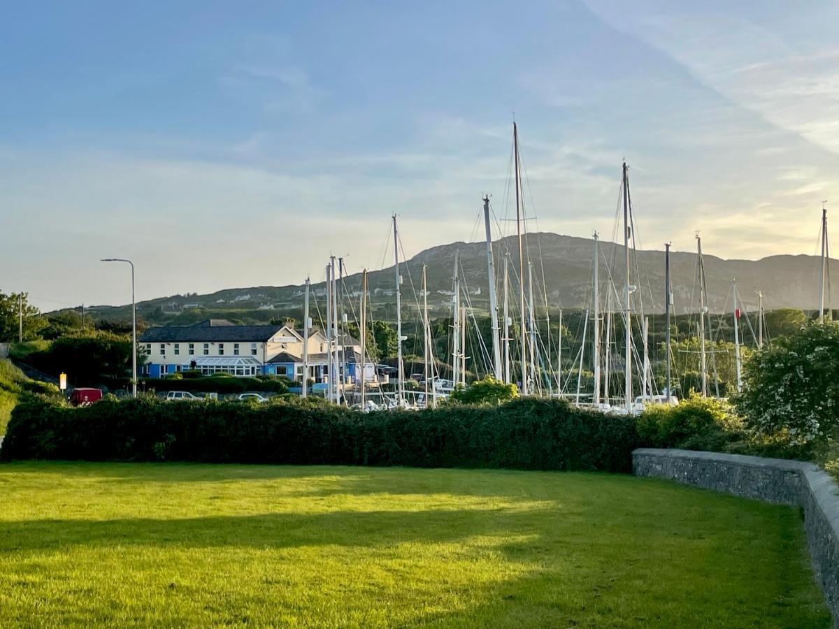 Barcelona Villa Holyhead Dış mekan fotoğraf